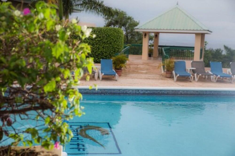 Cardiff Hotel&Spa Runaway Bay Exteriér fotografie