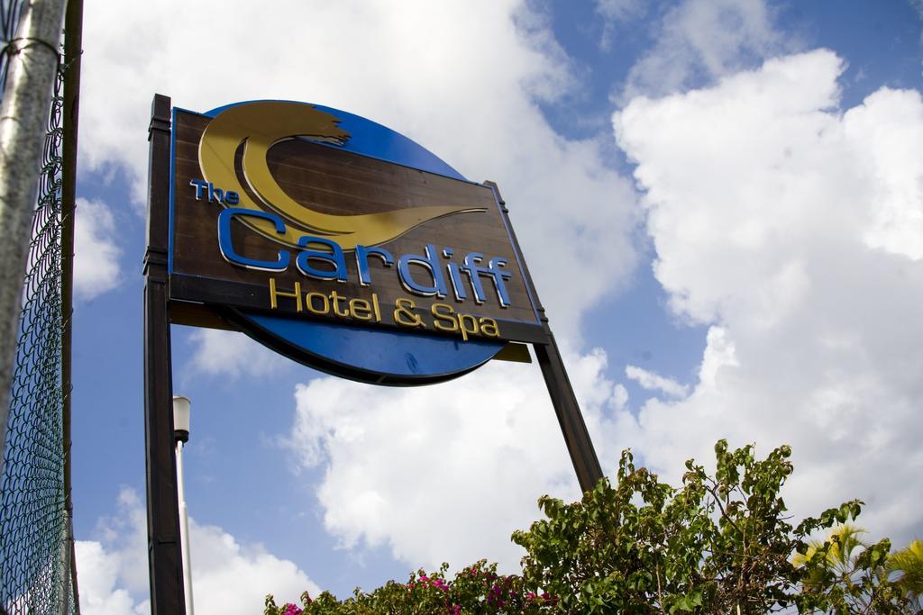 Cardiff Hotel&Spa Runaway Bay Exteriér fotografie