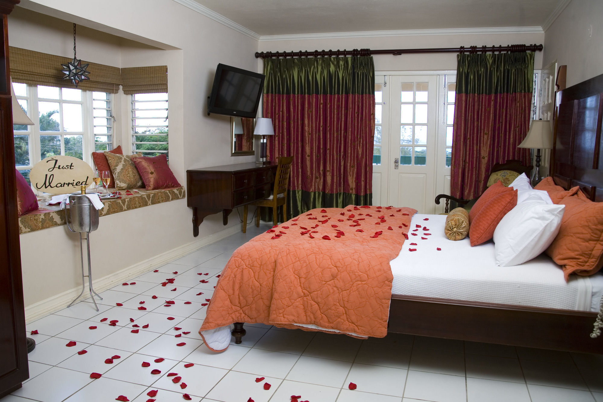 Cardiff Hotel&Spa Runaway Bay Exteriér fotografie